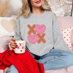 XOXO Pan Dulce Crewneck - Perfect for Valentine's Day