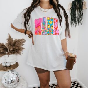 Retro Groovy Mama Graphic T-shirt